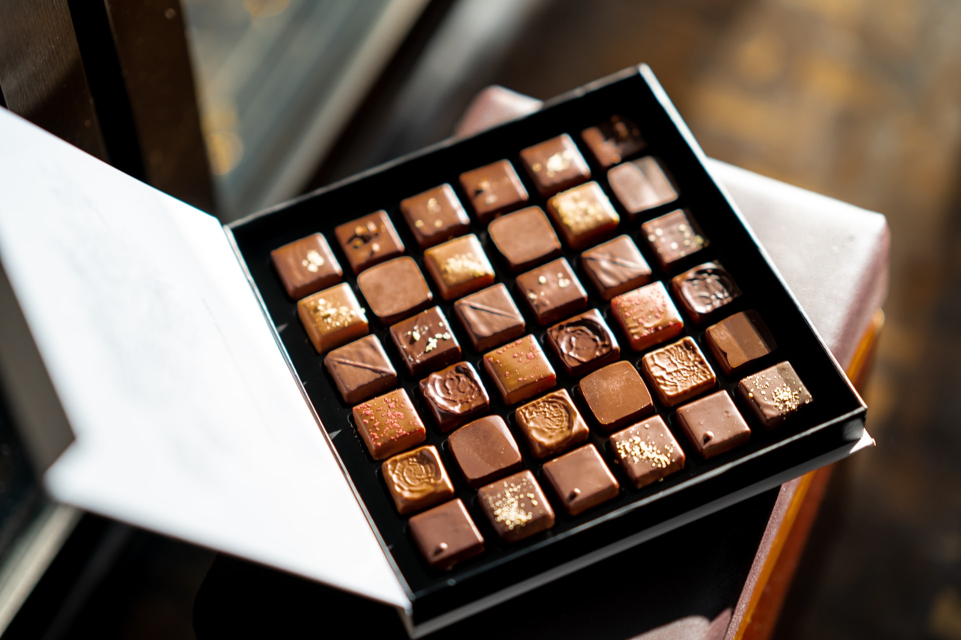 Шоколадные конфеты или коробка шоколада - Что подарить на 8 марта