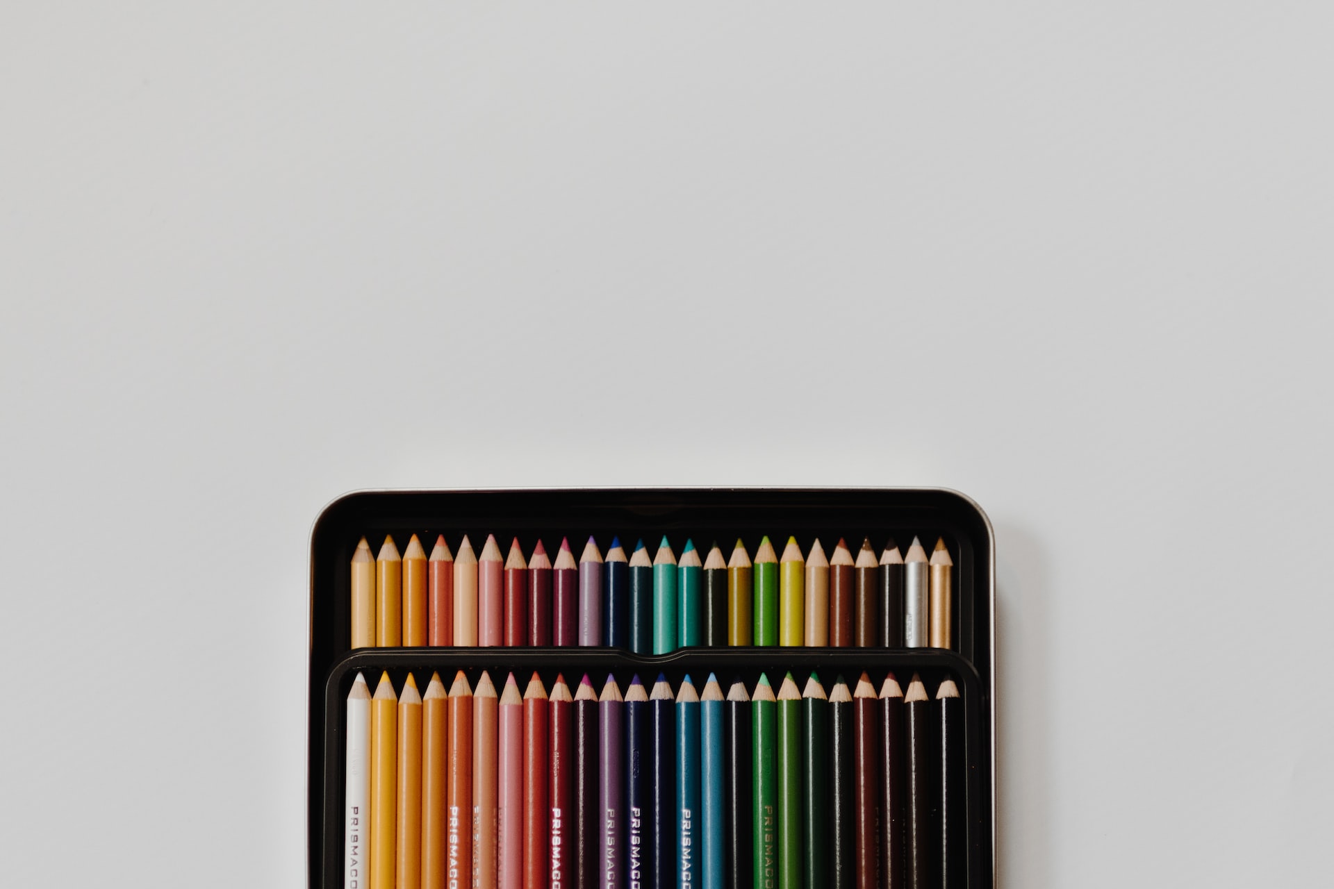 Набор цветных карандашей - Идеи подарков для дизайнеров и художников