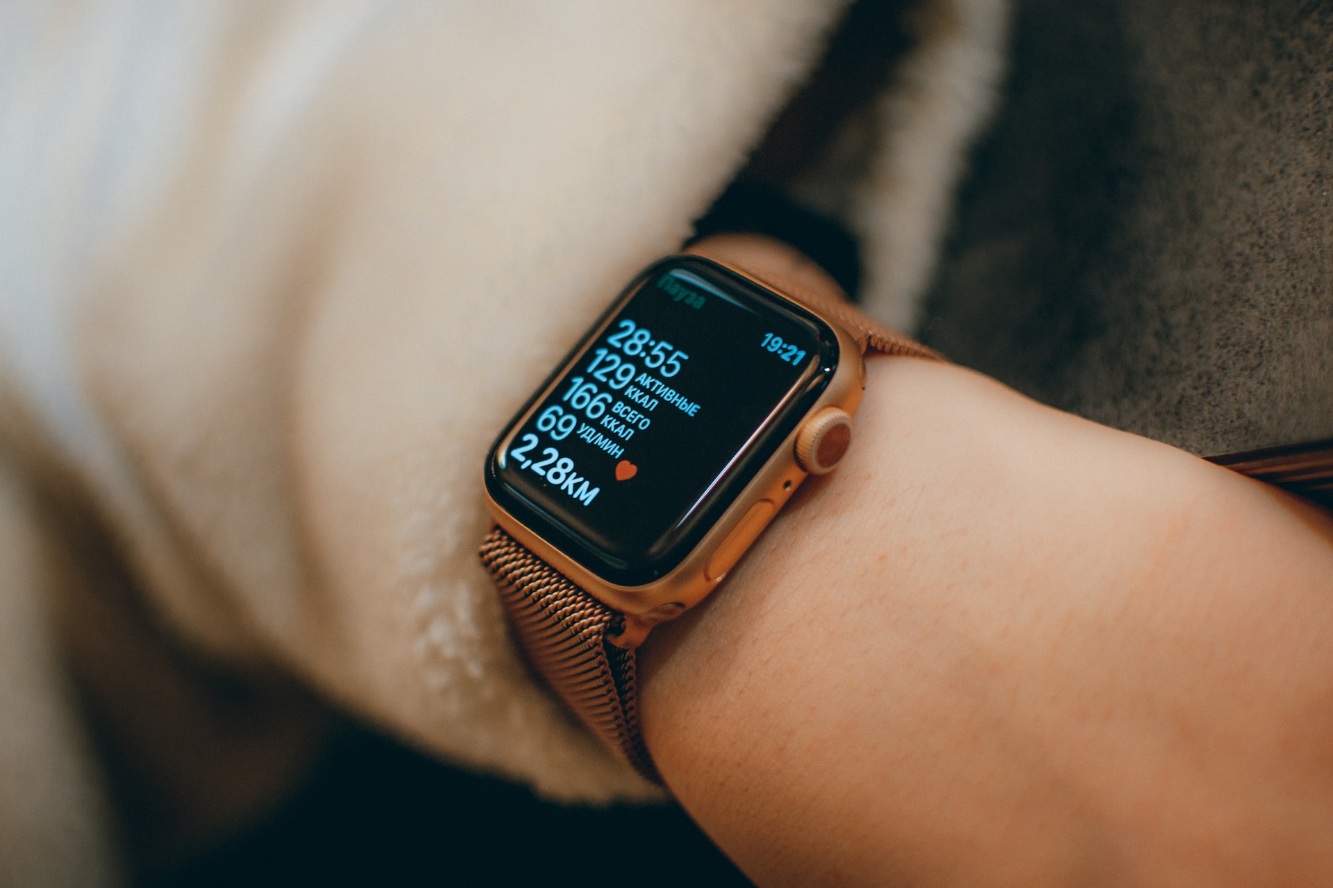 Часы Apple Watch - Что подарить на 14 февраля