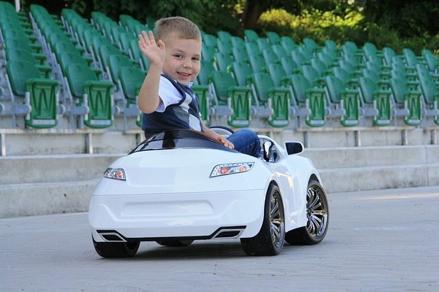 Детский электромобиль - Что подарить мальчику на 4 года