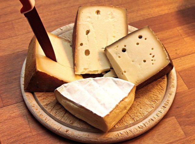 Подарочные наборы разных видов сыров - Что подарить любителю сыра